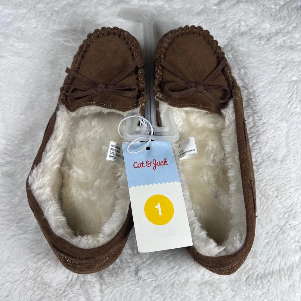Cat and Jack Kids Brown Moccasin Slippers‎ Fuzzy Lined Bow Size 1 NWT
